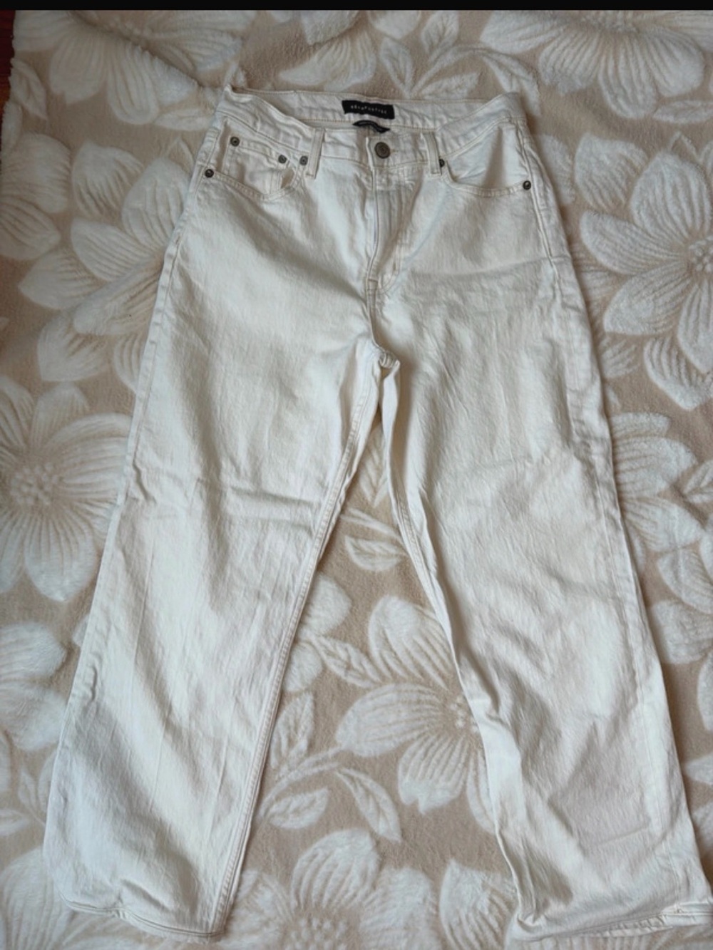 Aeropostale White Straight-Leg Women’s Jeans